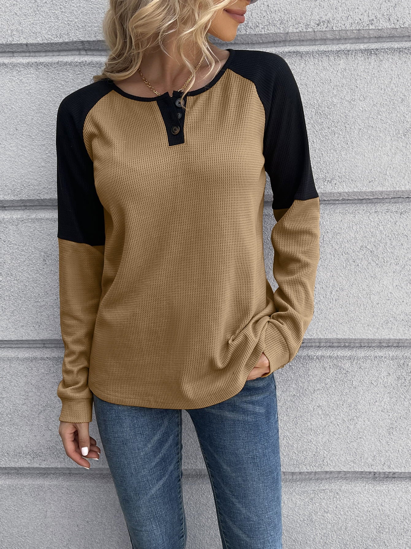 Contrast Buttoned Round Neck Raglan Sleeve Top B8142