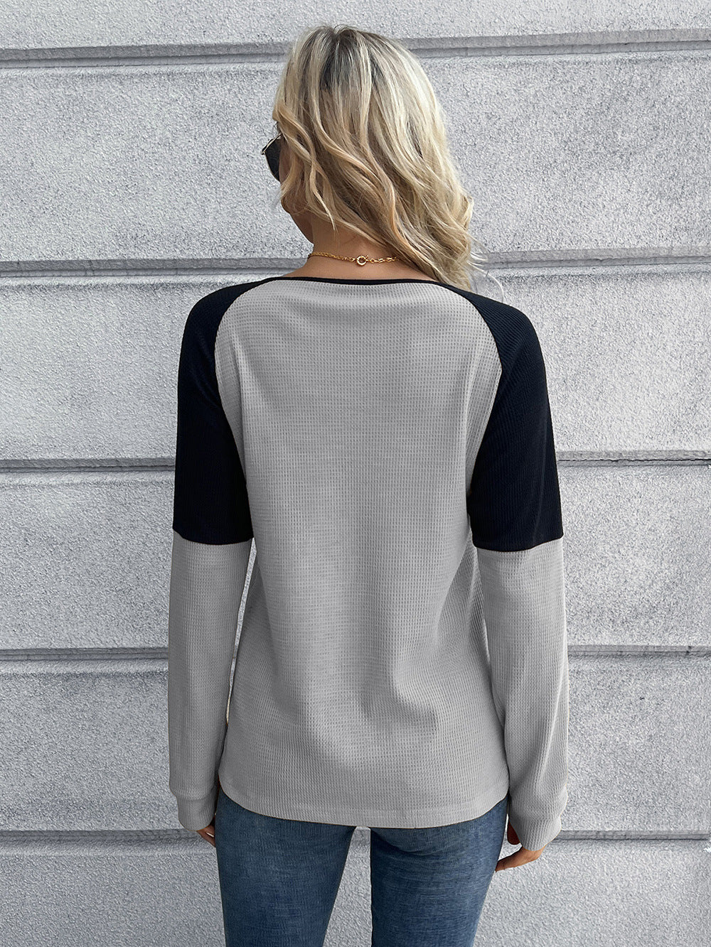 Contrast Buttoned Round Neck Raglan Sleeve Top B8142