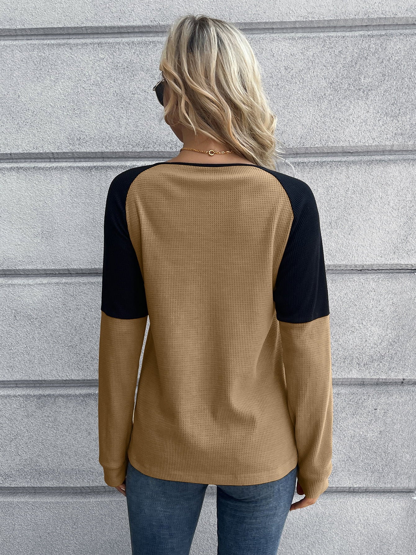 Contrast Buttoned Round Neck Raglan Sleeve Top B8142